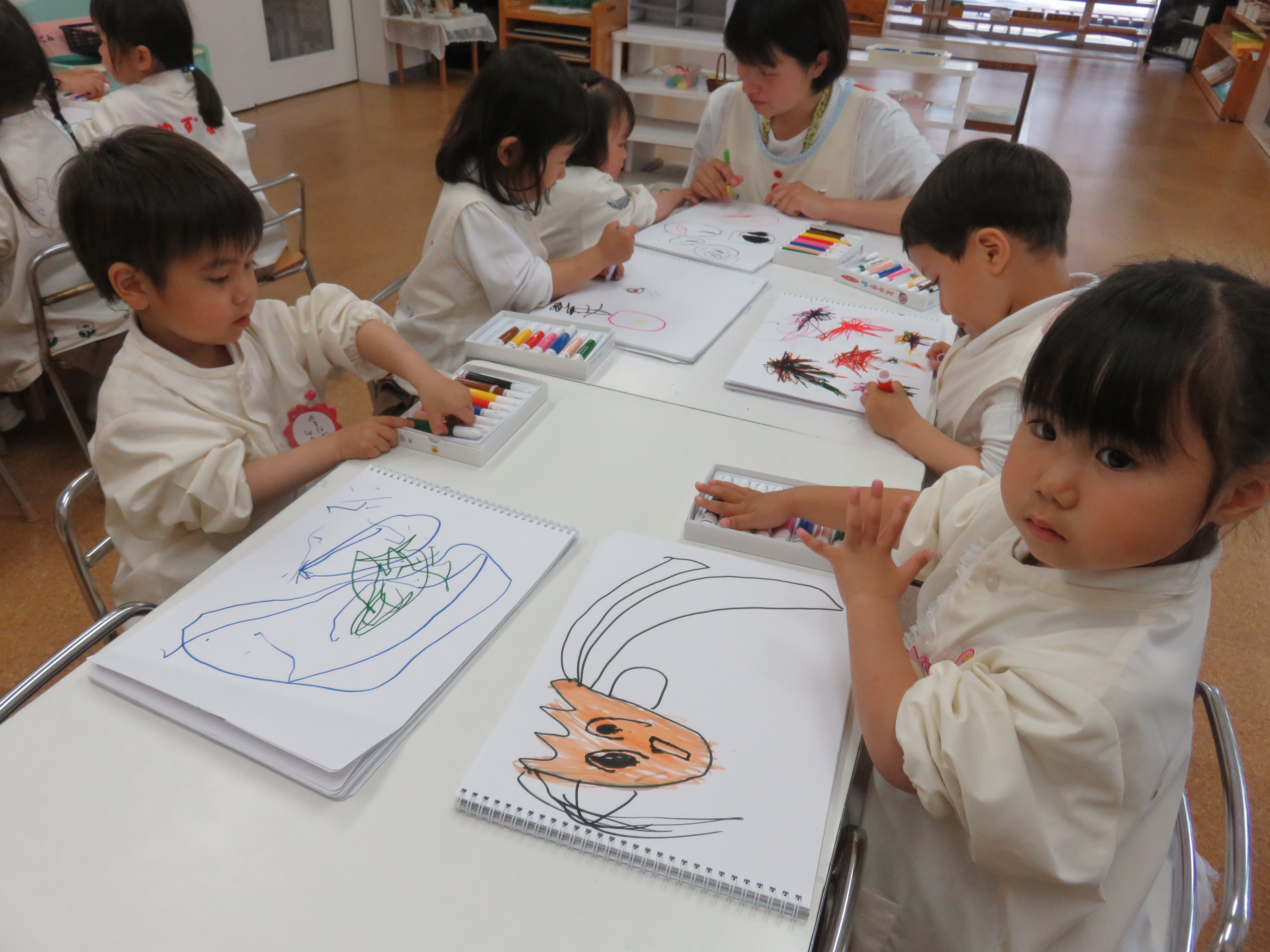 マーカーでお絵かき 年少 聖カタリナ大学短期大学部附属幼稚園 愛媛県松山市北条 カトリック