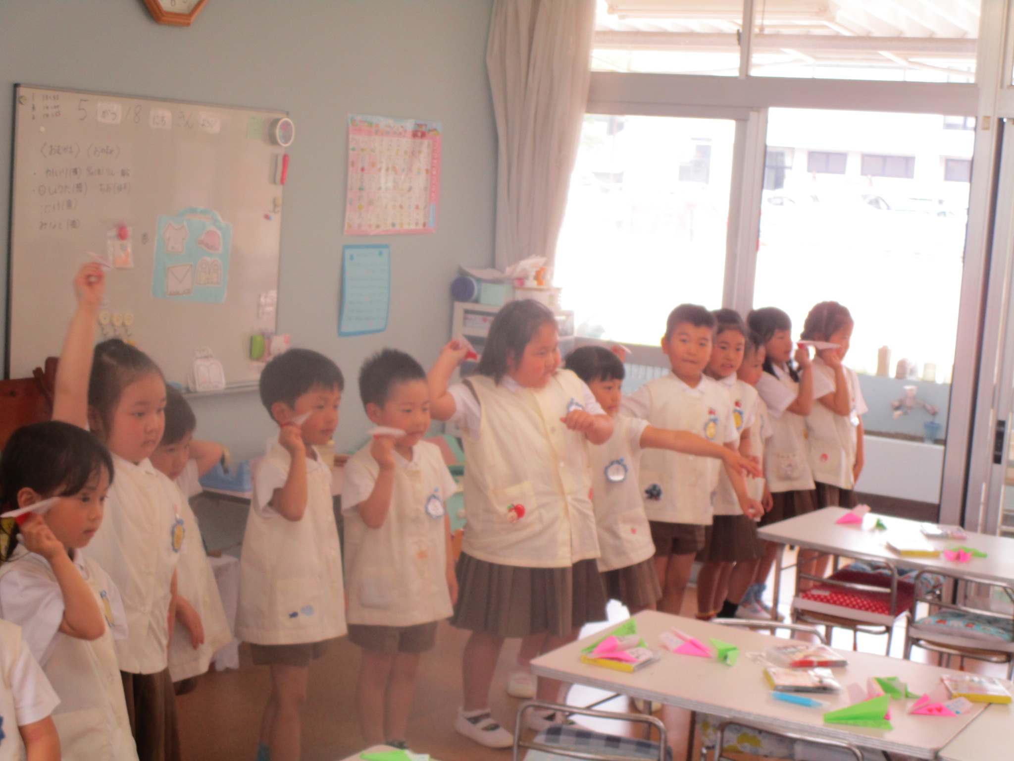 紙飛行機実験 年長 聖カタリナ大学短期大学部附属幼稚園 愛媛県松山市北条 カトリック