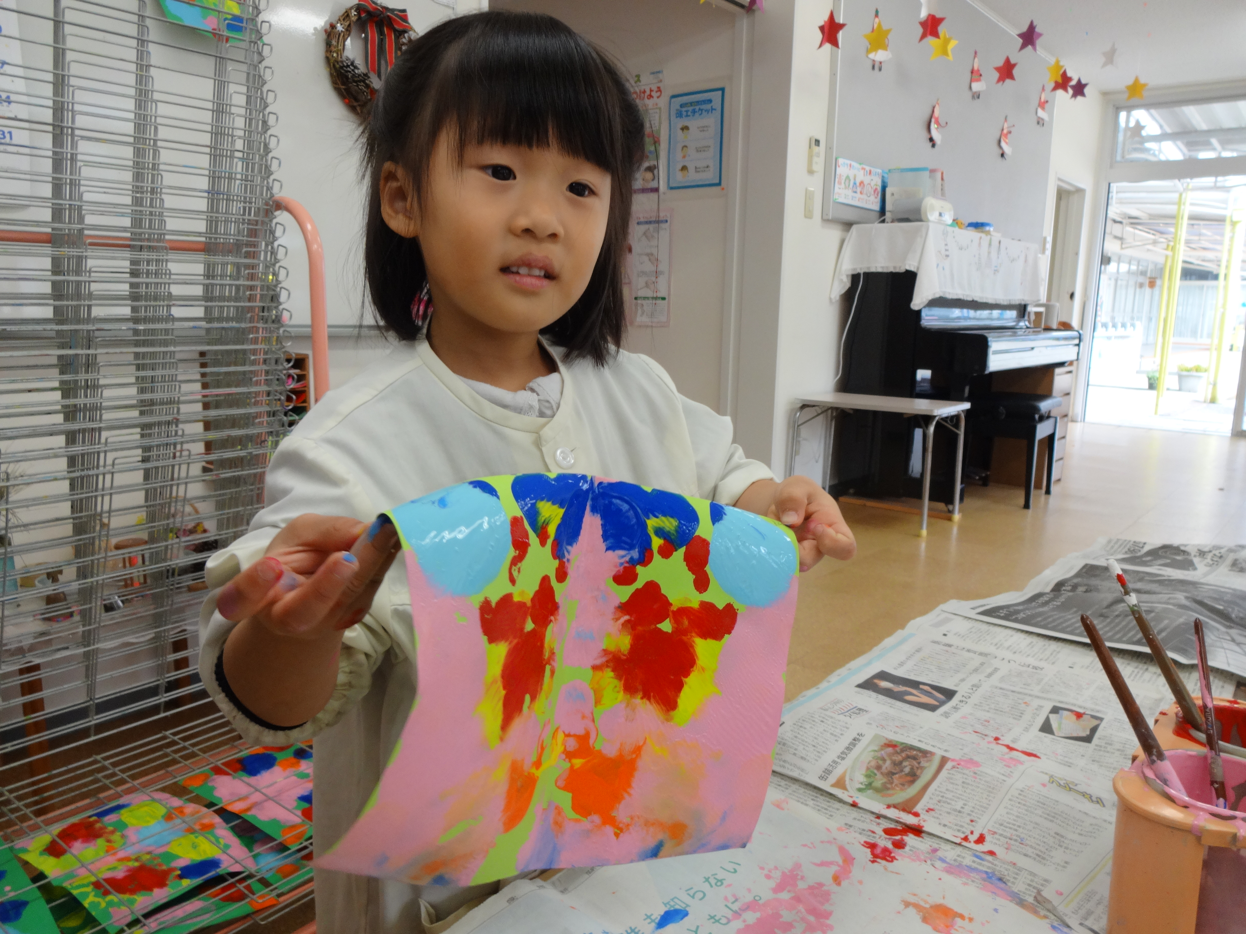 絵の具遊び デカルコマニー 年少児 満三歳児 聖カタリナ大学短期大学部附属幼稚園 愛媛県松山市北条 カトリック