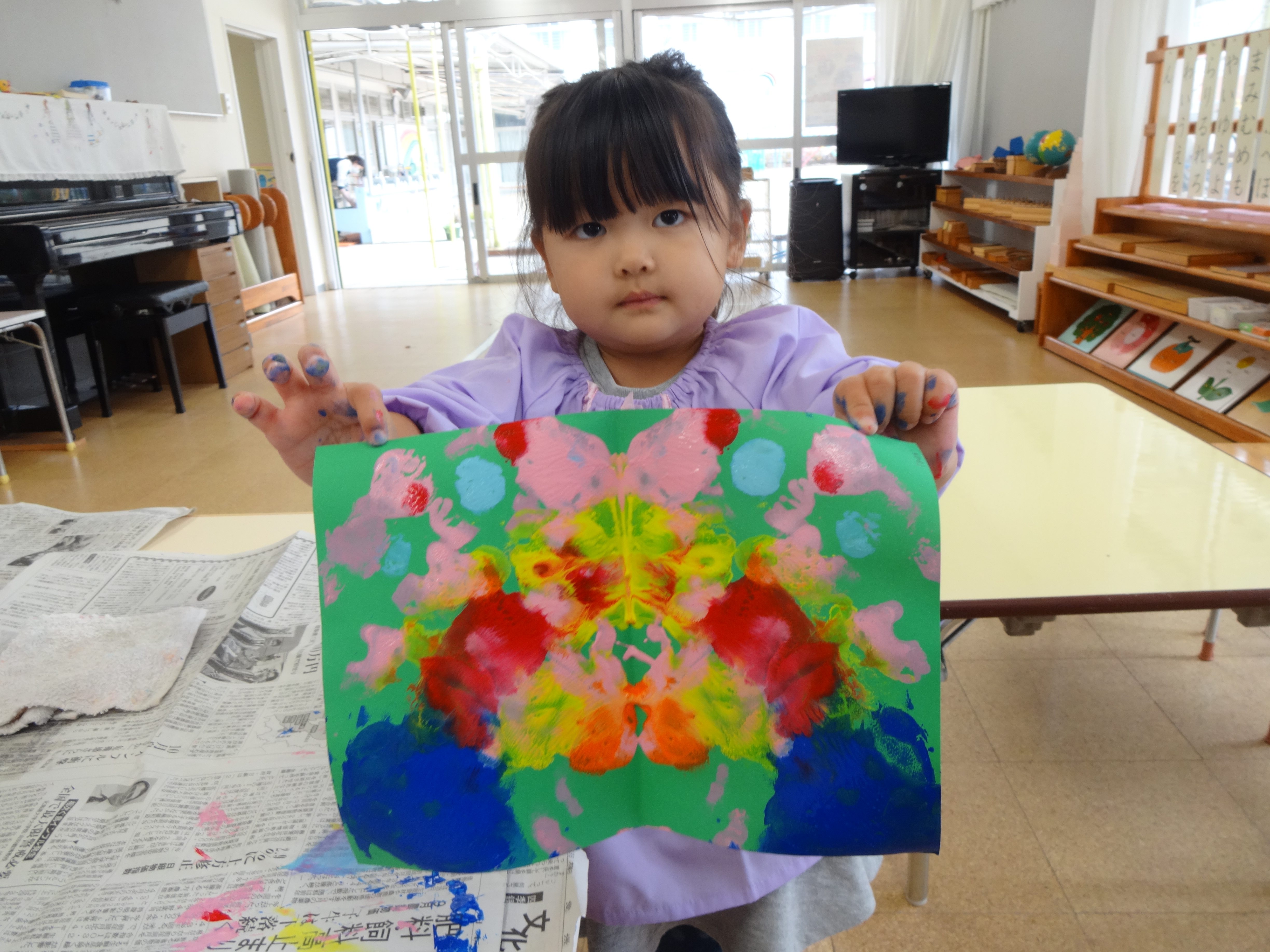 絵の具遊び デカルコマニー 年少児 満三歳児 聖カタリナ大学短期大学部附属幼稚園 愛媛県松山市北条 カトリック