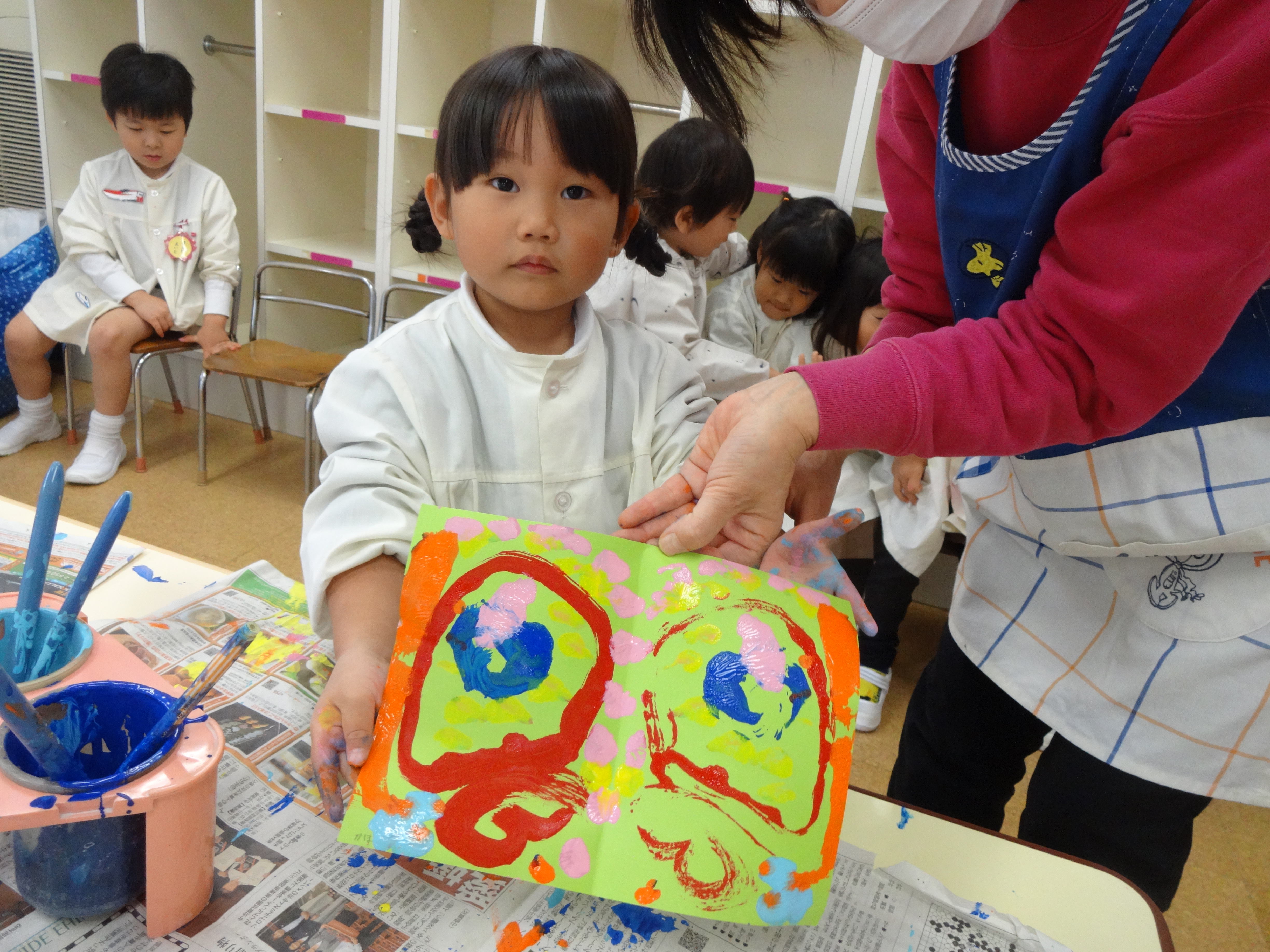 絵の具遊び デカルコマニー 年少児 満三歳児 聖カタリナ大学短期大学部附属幼稚園 愛媛県松山市北条 カトリック